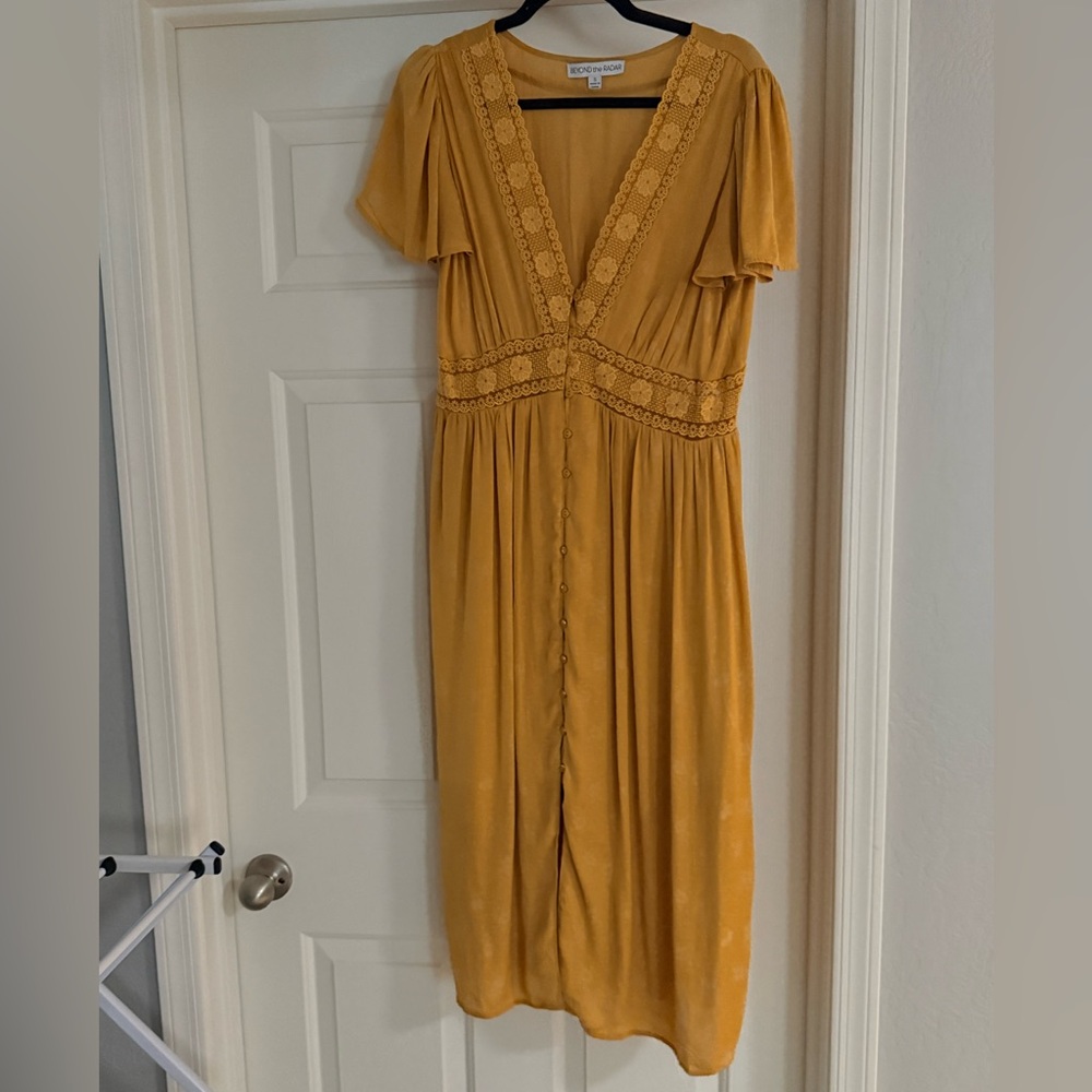 Yellow Button-Front Midi Dress with Lace Trim - Picture 5 of 6